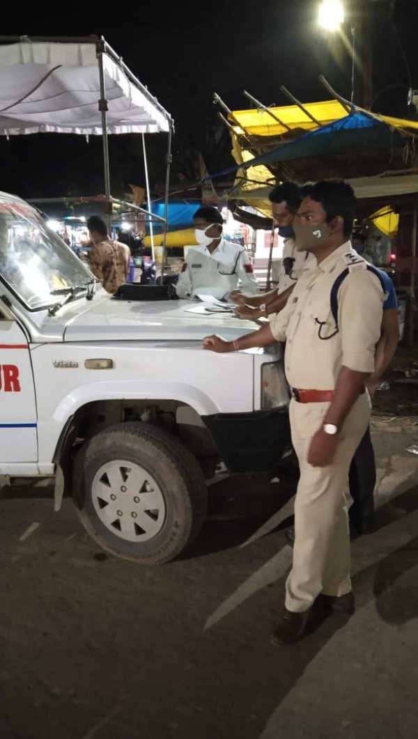 एक्शन मोड में यातायात पुलिस, ट्रैफिक रूल्स तोड़ने वाले 85 वाहन चालकों के काटे चालान