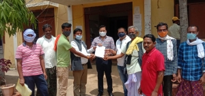 खाद बीज लेम्पस में जल्द उपलब्ध कराने जिला पंचायत सदस्य दिवान ने किसानों संग सौंपा ज्ञापन