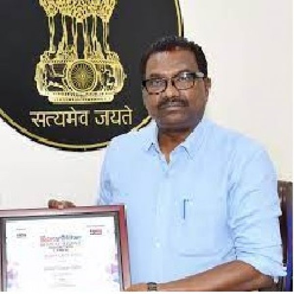 आत्मनिर्भर भारत सम्मेलन में श्रम विभाग को जनकल्याणकारी योजनाओं के लिए मिला पुरस्कार