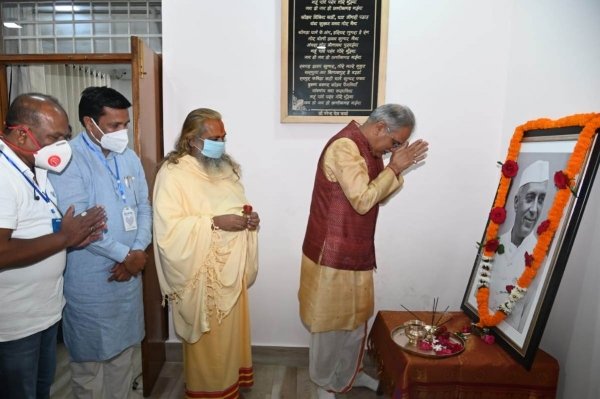 मुख्यमंत्री ने देश के प्रथम प्रधानमंत्री पण्डित जवाहरलाल नेहरू को उनकी जयंती पर नमन किया
