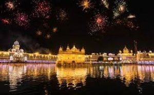 अमृतसर में चौथे गुरु रामदास जी के प्रकाश पर्व पर रोशन हुआ Golden Temple, श्रद्धालुओं का उमड़ा सैलाब