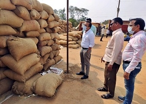 धान का रखरखाव बिना डनेज किए जाने पर समिति प्रबंधक को कारण बताओ नोटिस