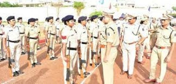 एसपी डॉ पल्लव ने जनरल परेड की सलामी लेकर दिया आदेश अब पुलिस अधिकारी-कर्मचारियों को मिलेगा साप्ताहिक अवकाश