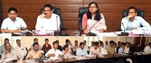 समितियों में हो पर्याप्त खाद-बीज का भण्डारण, समय पर करें वितरण :कलेक्टर सुश्री ऋचा प्रकाश चौधरी