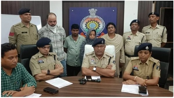 देह व्यापार : मकान मालकीन सहित दो लोग गिरफ्तार ग्राहक भेजकर पुलिस ने रंगे हाथों पकड़ा