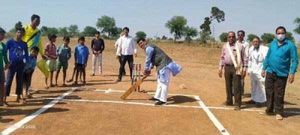 झालम में क्रिकेट टूर्नामेंट का विजय बघेल ने किया उद्घाटन