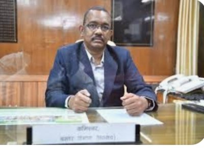 स्थानीय और माड़ क्षेत्र के लोंगों को दिया जाए शासकीय योजनाओं में प्राथमिकता - कमिश्नर श्याम धावड़े