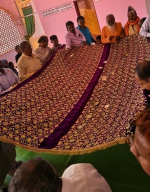 भिलाई से अकीदतमंदों ने भेजी चादर, की गईं अमन-तरक्की की दुआएं