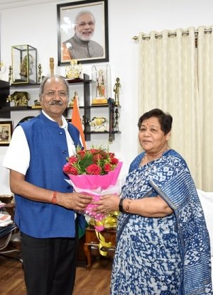 राज्यपाल से पूर्व मंत्री  अग्रवाल ने की भेंट