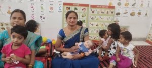 आदर्श मतदान केन्द्र तुलाराम स्कूल में छोटे बच्चो के लिए बना झुलाघर