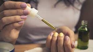 घर में इस तरह से तैयार करें Nail Growth Serum, जानें इस्तेमाल करने का सही तरीका