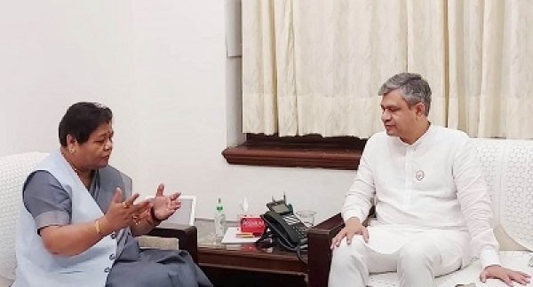 राज्यपाल  उइके ने केन्द्रीय रेलमंत्री से की सौजन्य मुलाकात