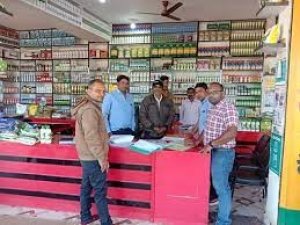 कृषि एवं राजस्व अमले द्वारा उर्वरक खाद दुकानों का किया गया औचक निरीक्षण