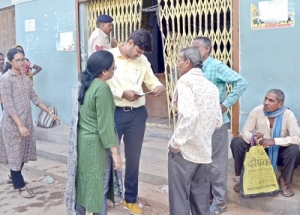 जिले के धान उपार्जन केन्द्रों में समर्थन मूल्य पर धान खरीदी हेतु तैयारी पूर्ण , कलेक्टर ने किया निरीक्षण