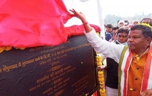 सुकमा : मंत्री  लखमा ने सगुनघाट में बारु नदी पर पुल निर्माण का किया भुमिपूजन