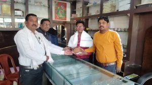 माइक्रो आर्टिस्ट  कुंजाम को *समाजसेवी  सन्नी छाजेड़ ने सम्मानित किया*
