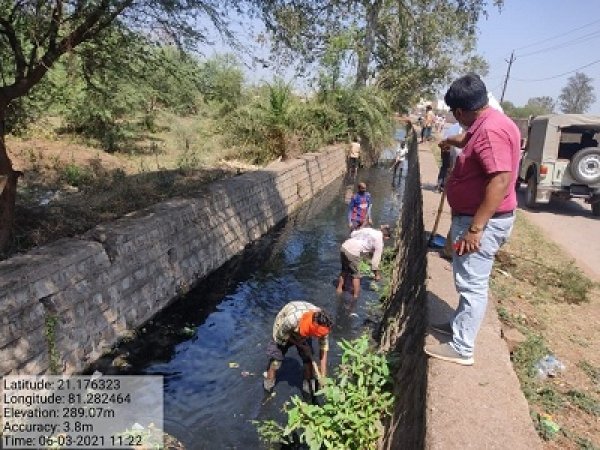 स्वच्छता सर्वेक्षण के तहत् नालों में डे&ordf;सिंग प्रारंभ