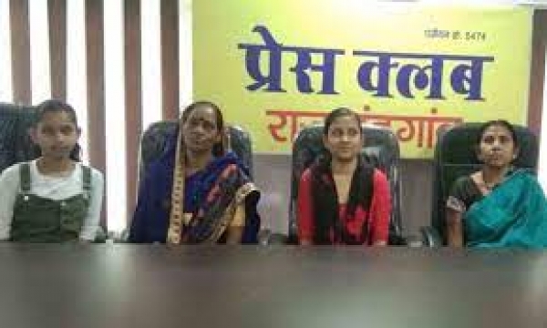ललवानी परिवार की बहू पुष्पा खा रही है दर-दर की ठोकर , धरना से बात नहीं बनेगी तो मांगेगी इच्छा मृत्यु
