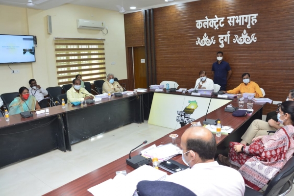 प्रभारी मंत्री अकबर ने ली अधिकारियों की बैठक कहां कोविड मरीजों को किसी तरह की दिक्कत न हो