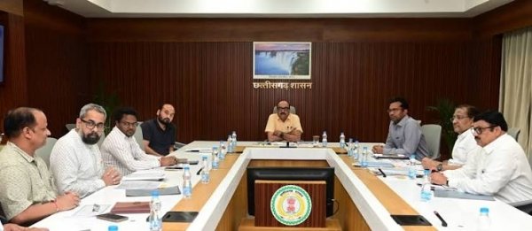 ई-ऑफिस और समयबद्ध उपस्थिति में उत्कृष्ट प्रदर्शन करने वाले अधिकारी-कर्मचारी सम्मानित