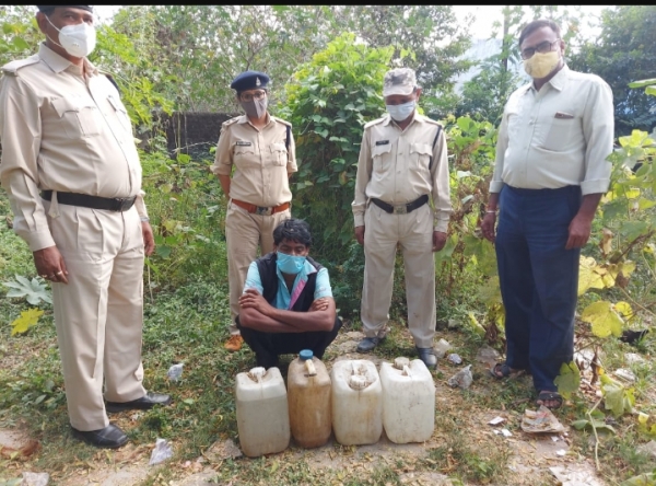 कोपेडीह में 94 लीटर कच्ची शराब बरामद
