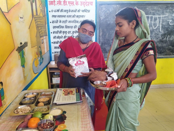 आंगनबाड़ी केंद्रों में लगी सुपोषण चौपाल कहीं अन्नप्राशन तो कहीं गर्भवती महिलाओं की हुई गोद भराई