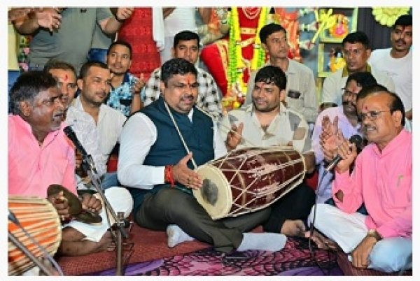 नवमी पर मंत्री गजेंद्र यादव ने दुर्ग के विभिन्न दुर्गा पंडालों में किए दर्शन, शहरवासियों को दी शुभकामनाएं