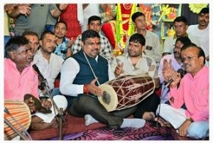 नवमी पर मंत्री गजेंद्र यादव ने दुर्ग के विभिन्न दुर्गा पंडालों में किए दर्शन, शहरवासियों को दी शुभकामनाएं