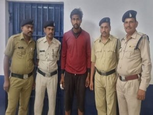 बिजली कनेक्शन के विवाद में हत्या करने वाला आरोपी हुआ गिरफ्तार युवक की हत्या कर हो गया था, मुंगेली में मामा ससुर के यहां छिप गया था
