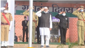 मुख्यमंत्री  भूपेश बघेल ने लालबाग मैदान में किया ध्वजारोहण , तिरंगे झंडे को दी सलामी