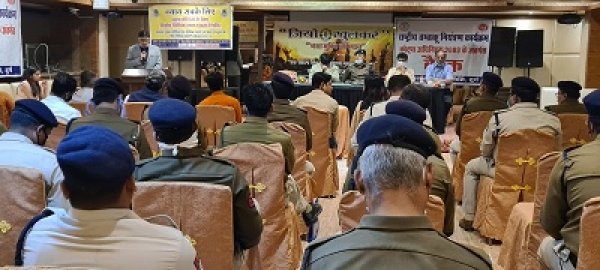 सार्वजनिक जगहों पर धूम्रपान करने वाला मनुष्य अपने साथं पर्यावरण को भी पहुंचता है नुकसान-राजेश श्रीवास्तव