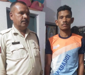 दिनदहाड़े ताला तोड़कर घर अंदर घुसकर किया चोरी व अपहरण का प्रयास