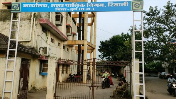 रोका-छेका नियमों की अनदेखी, गंदगी फैलाने पर 20 हजार जुर्माना - सड़क से मवेशी हटाने रात्रिकालीन ड्यूटी