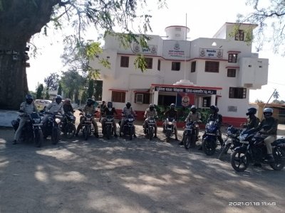सिहावा पुलिस ने राष्ट्रीय सडक सुरक्षा सप्ताह के तहत  बाईक रैली निकाली