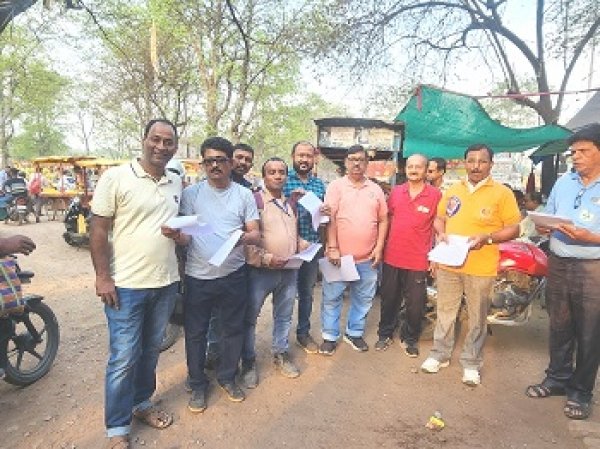 संयुक्त यूनियनो के नेताओं द्वारा किए गए समझौता का का पोल खेलने बीआईएमएस ने किया पर्चा वितरण