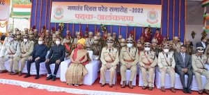 राज्यपाल छत्तीसगढ़  अनुसुइया उइके ने पुलिस परेड ग्राउण्ड में आयोजित मुख्य समारोह में किया ध्वजारोहण