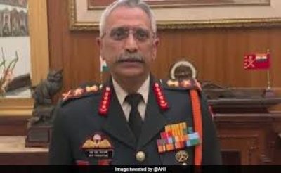 लद्दाख पहुंचे आर्मी चीफ जनरल नरवणे, चीन से तनातनी के बीच सेना की तैयारियों का लेंगे जायजा