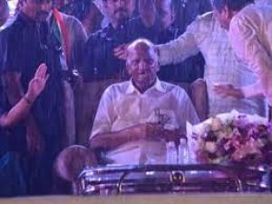 शरद पवार ने बारिश में भीगते हुए दिया भाषण, ताजा हुईं साल 2019 की यादें
