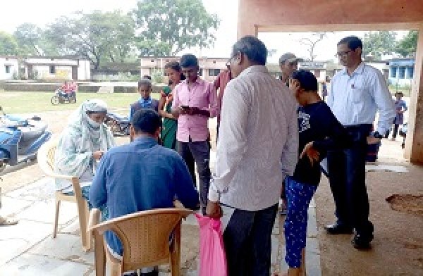 जिले में आयुष्मान कार्ड बनाने के लिए चलाया गया एक दिवसीय महाअभियान