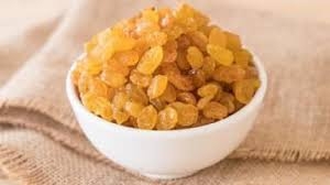 ठंड ज्यादा लगती है, तो रोजाना जरूर खाएं 10-12 किशमिश