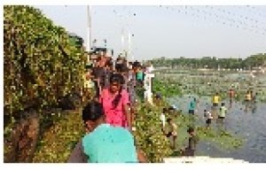 एक कदम स्वच्छता की ओर, तालाब की सुंदरता को निखारने चलाया स्वच्छता अभियान