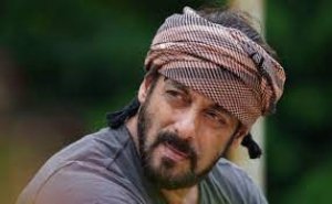 सलमान खान ने गमछा बांध कर शेयर की फोटो, सरप्राइज देने के लिए तैयार हैं भाईजान