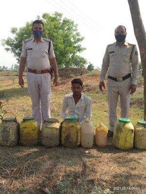 मुंगेली पुलिस की कार्यवाही अवैध कच्ची महुआ शराब के साथ आरोपी गिरफ्तार