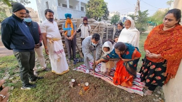 वार्ड 27 मंदिर प्रांगण में लगेगा पेवर ब्लॉक , शौचालय निर्माण के लिए महापौर ने किया भूमिपूजन