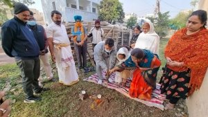 वार्ड 27 मंदिर प्रांगण में लगेगा पेवर ब्लॉक , शौचालय निर्माण के लिए महापौर ने किया भूमिपूजन