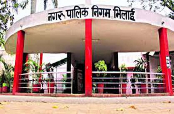 निगम प्रशासन ने 9 कर्मचारियों को दी स-सम्मान विदाई