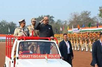 राजधानी में हर्षाेल्लास के साथ मनाया गया 77 वां गणतंत्र दिवस राज्यपाल श्री डेका ने राष्ट्रीय ध्वज फहरा कर ली परेड की सलामी