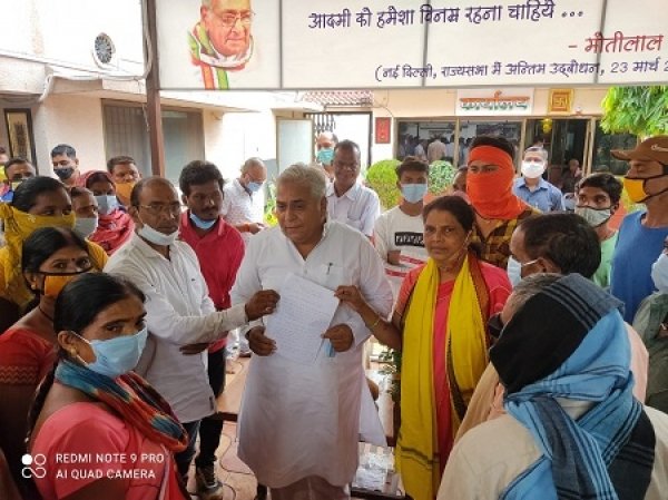 वर्षो से स्थापित स्लम निवासियों को जल्द मिले पट्टा -विधायक वोरा