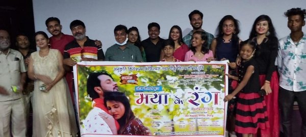 फिल्म मया के रंग का पोस्टर हुआ लांचिग,कलाकारों का किया गया सम्मान
