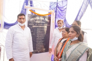प्रभारी मंत्री ने वार्ड क्रमांक-3 में 75 लाख  रुपए की लागत से बनने वाले छात्रावास का भूमिपूजन